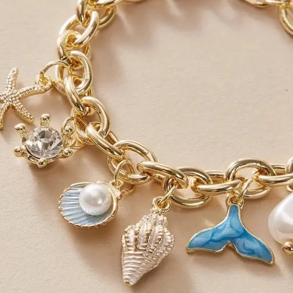 Seashell Beach Ocean Summer Gold Toned Charm Bracelet - Picture 2 of 3
